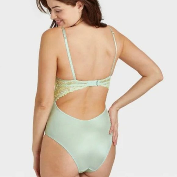 Lingerie - Picture 2 of 4